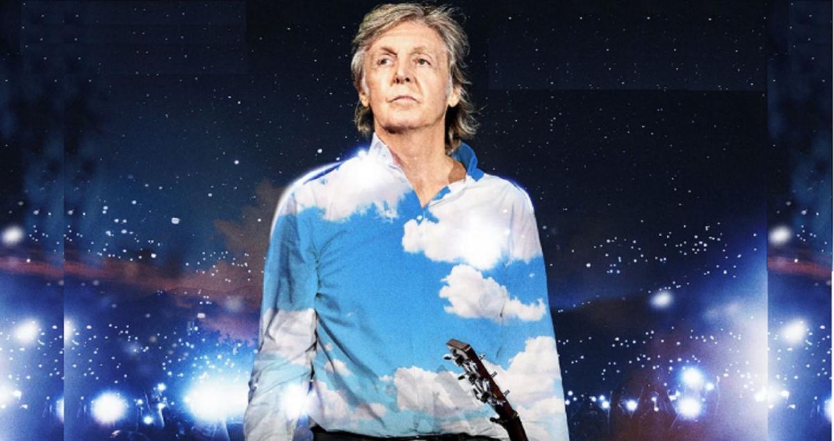 Paul McCartney vestindo mangas compridas brancas