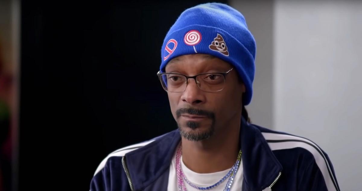 Snoop Dogg olhando chateado