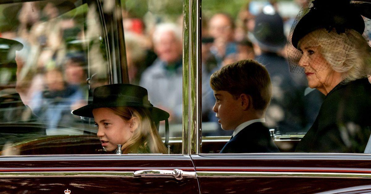 Camilla, a Rainha Consorte e a Princesa Charlotte de Gales e o Príncipe George de Gales viajam para a Abadia de Westminster para o Funeral de Estado da Rainha Elizabeth II