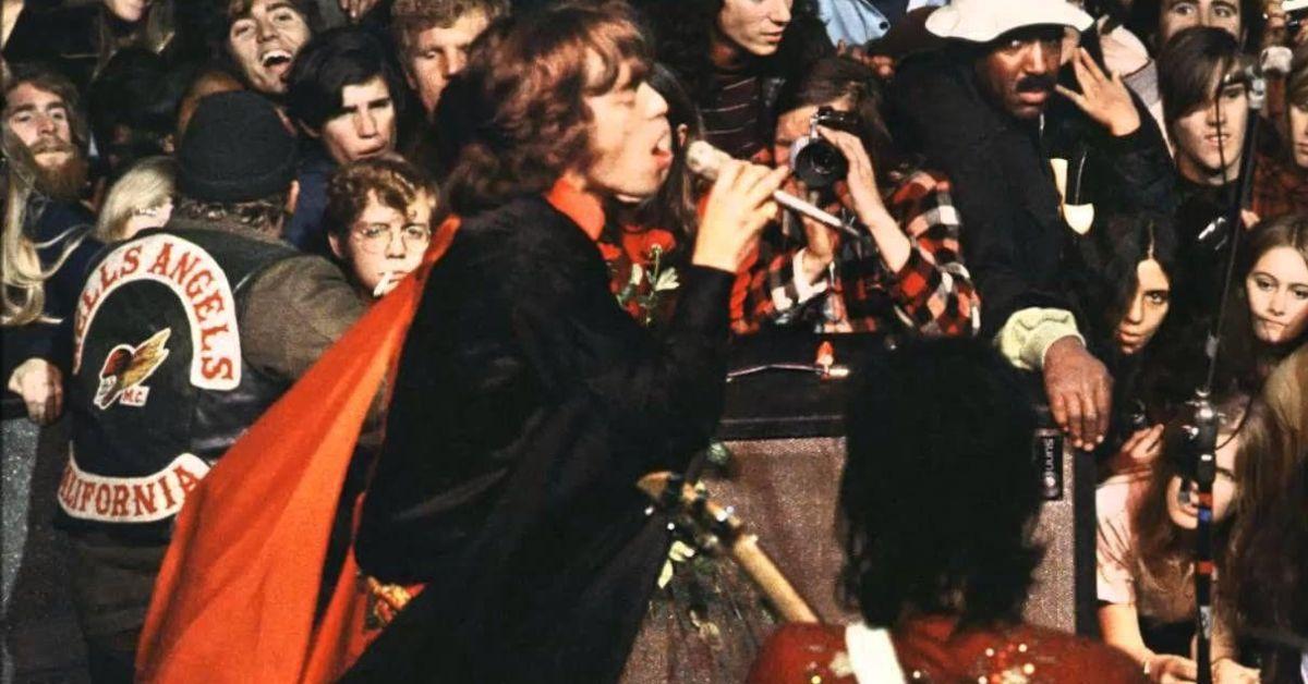 Mick Jagger e um membro dos Hell's Angels em Altamont