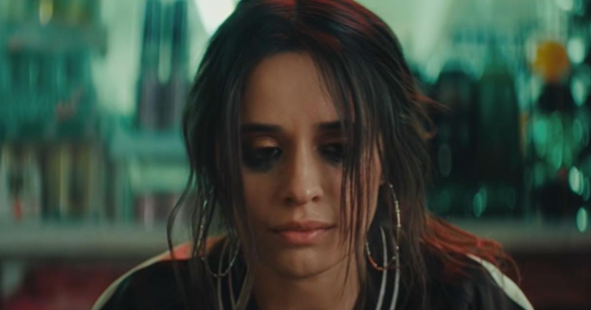 Camila Cabello em seu videoclipe de Bam Bam