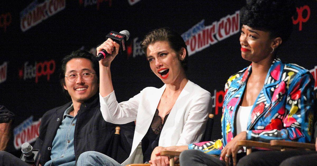 Steven Yeun, Lauren Cohan e Sonequa Martin no painel 'The Walking Dead' da AMC na comic con 2016