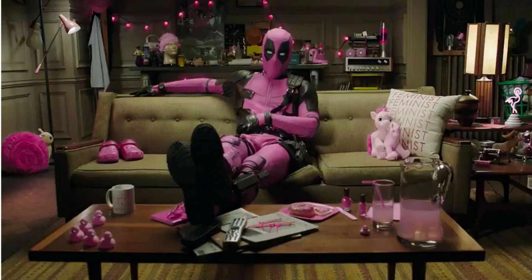 Ryan Reynolds está lutando contra o câncer leiloando um terno rosa de Deadpool