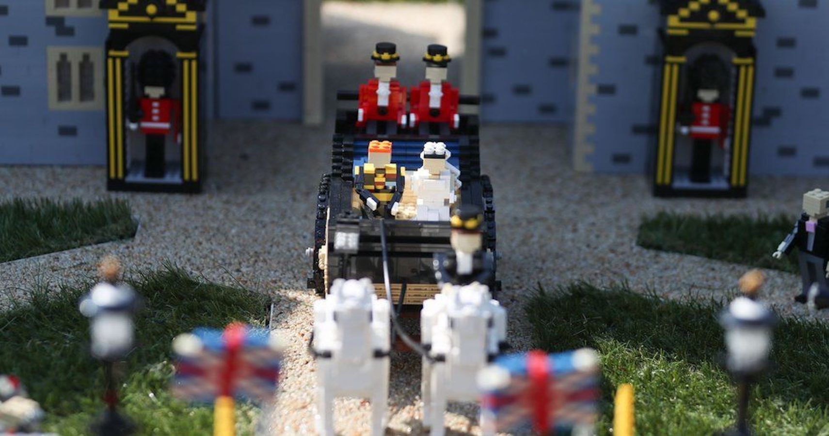 Legoland cria um "casamento real de Lego" em homenagem ao príncipe Harry e Meghan Markle