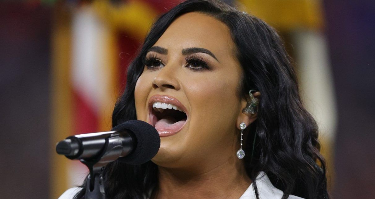 Muitas celebridades fizeram previsões para o Super Bowl, mas Demi Lovato se destacou mais