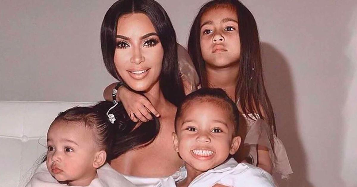 Crianças de Kim Kardashian aprendem sobre a reforma penitenciária desde a infância