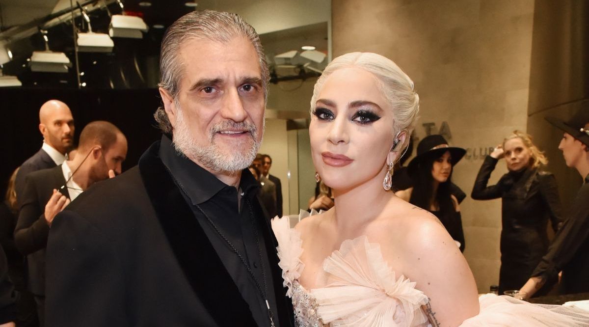 O pai de Lady Gaga está buscando dinheiro para pagar a equipe do restaurante