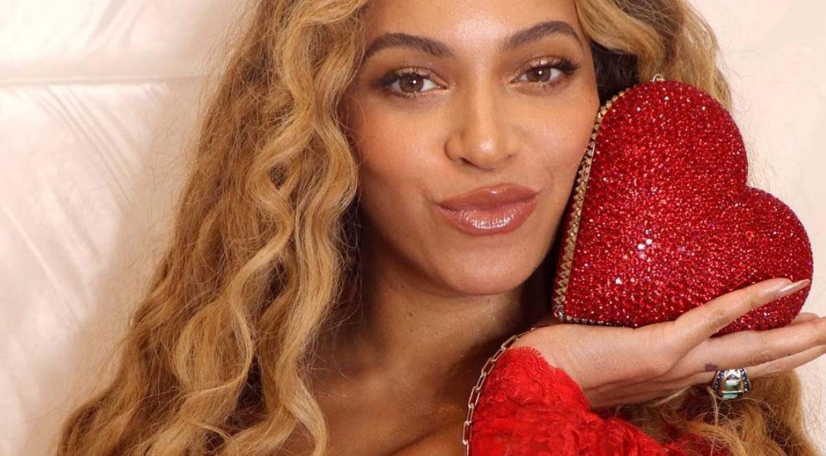Beyonce surpreende os fãs da Disney com Singalong; Até Kim Kardashian diz que é lindo