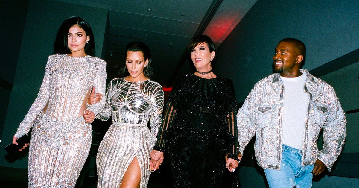 13 fatos de Kanye com a família de Kim Kardashian provando como eles são próximos
