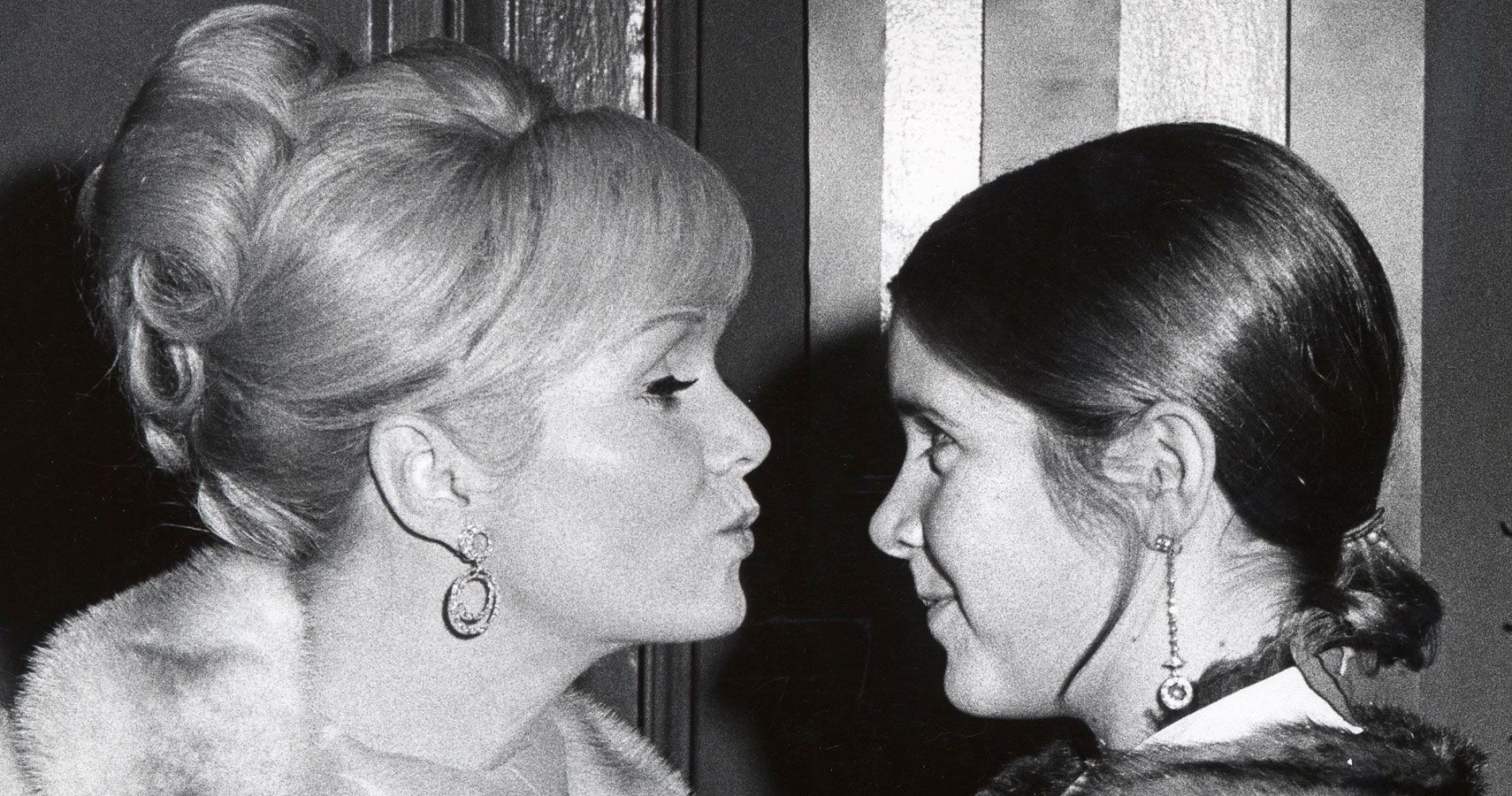 Um olhar sobre o relacionamento de Carrie Fisher com sua mãe Debby Reynolds