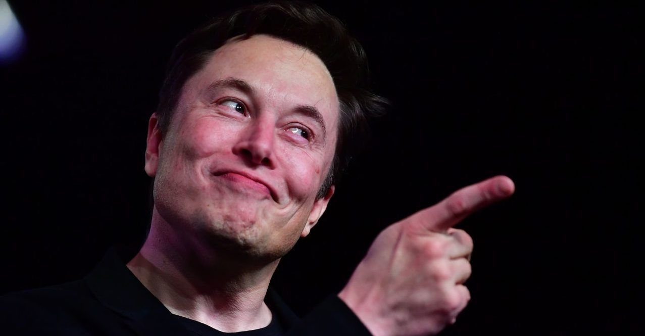 Elon Musk intencionalmente desconsidera as ordens para permanecer fechado e abre a Tesla para produção