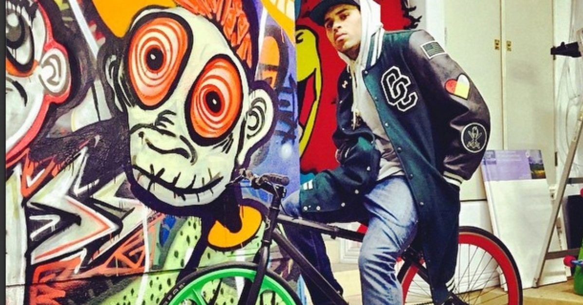 Chris Brown acabou de se tornar uma ameaça tripla ao revelar seu trabalho de graffiti