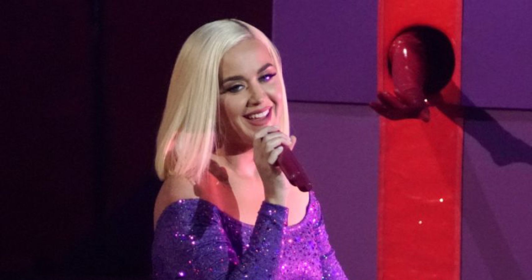 Katy Perry fala sobre o impacto da Covid no tráfico de crianças e pede aos fãs que doem