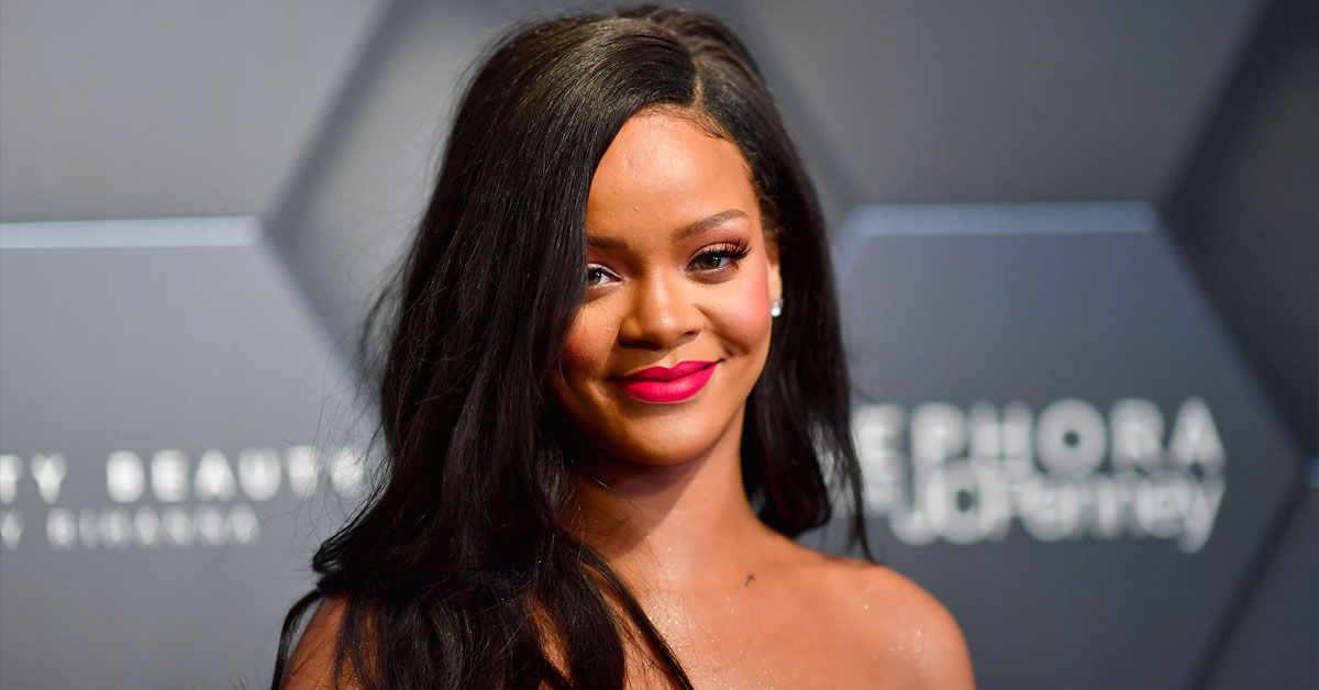 Os fãs estão exigindo um novo álbum da Rihanna o mais rápido possível para saciar sua sede musical