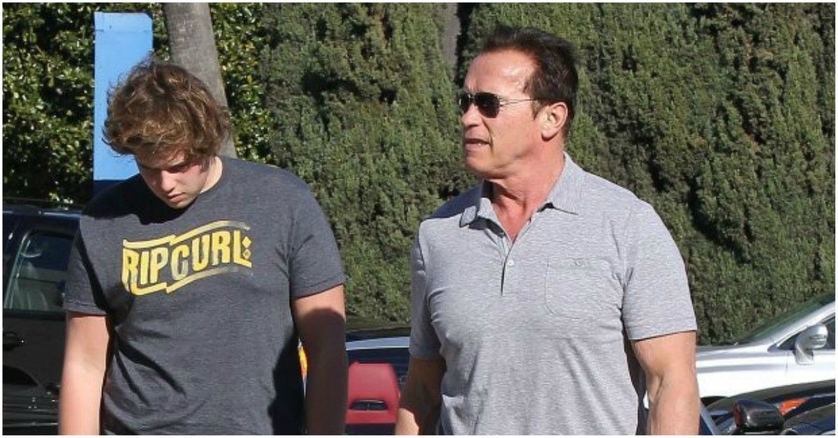 Quão perto está Arnold Schwarzenegger de seu filho mais novo, Christopher?