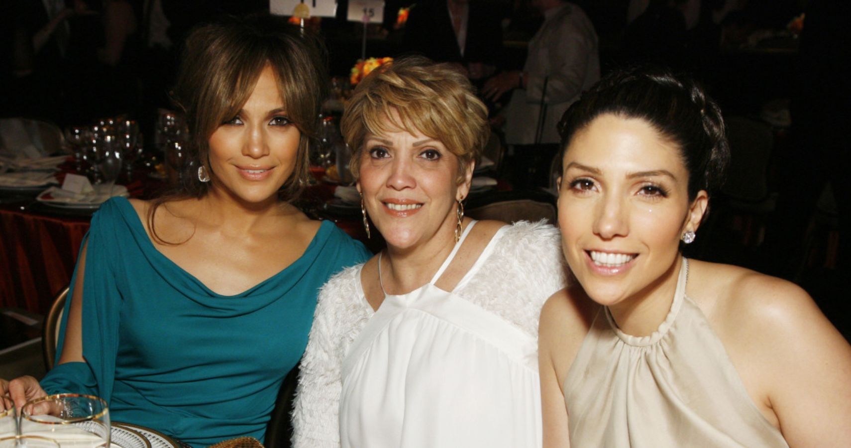 Jennifer Lopez comemora as irmãs Lynda e Leslie no #NationalSistersDay