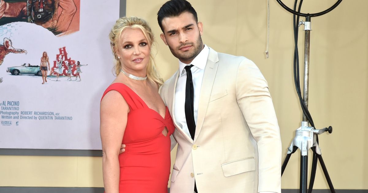 Namorado de Britney Spears, Sam Asghari Postagens sobre retornar a Manchester, ele acabou com o drama?