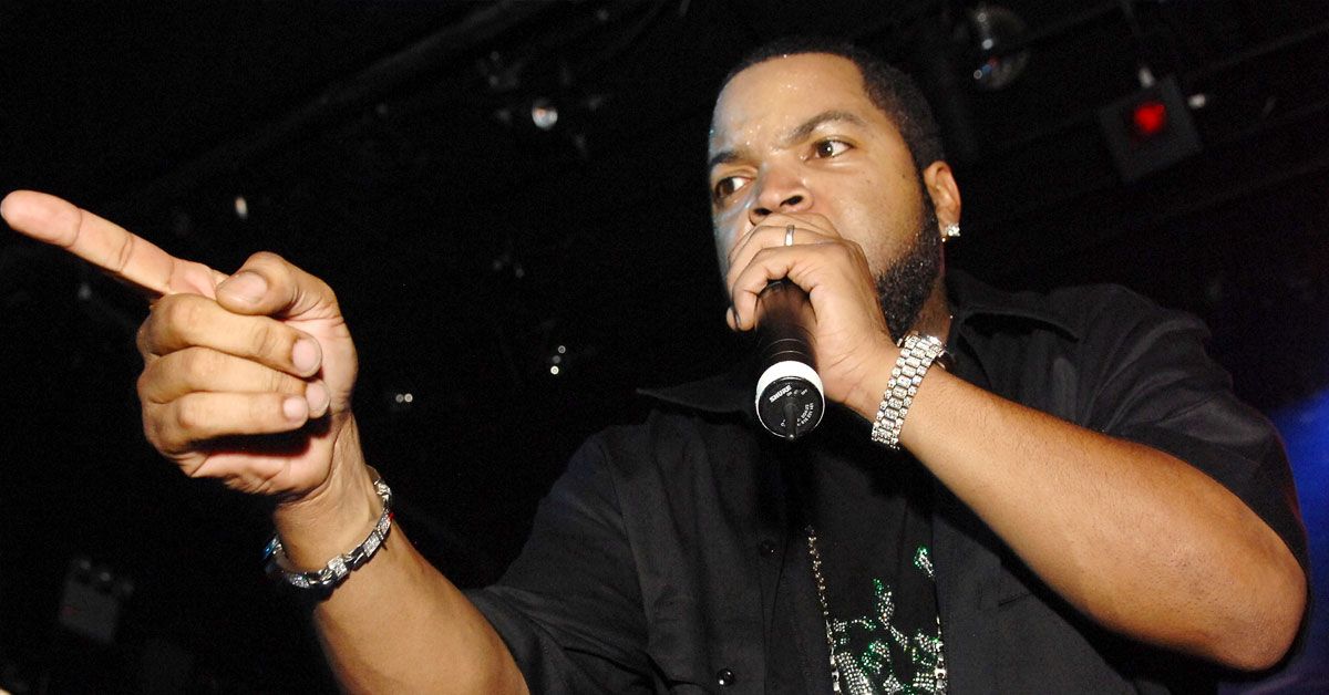 Ice Cube destaca um vídeo de cidadãos negros sendo presos sem motivo