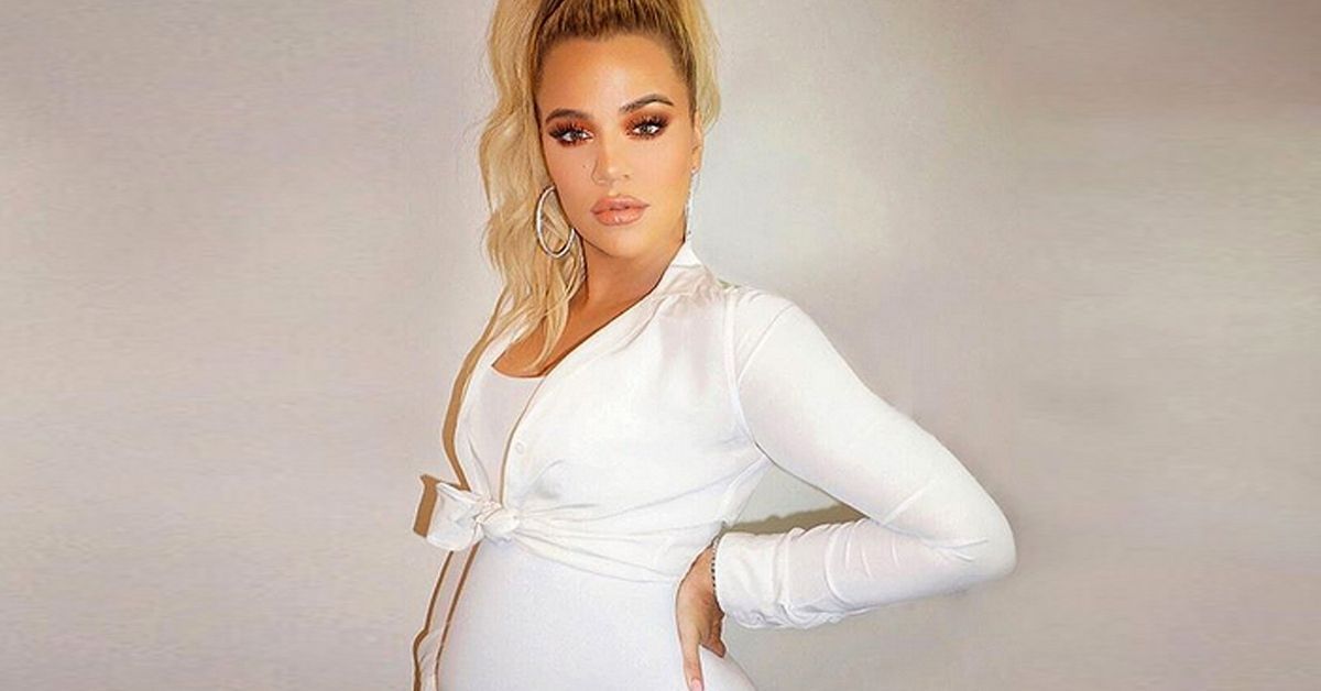 Khloé Kardashian provoca mais rumores de gravidez enquanto é vista filmando KUWTK