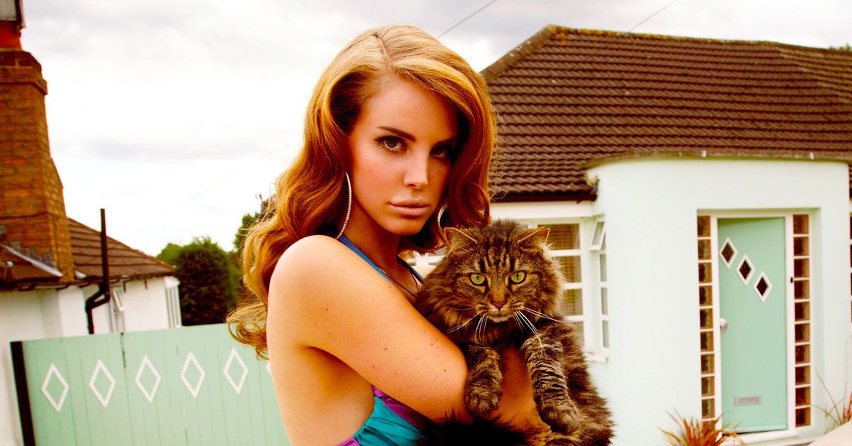'Entrevista' de Lana Del Rey revela que ela é uma mulher louca por gatos