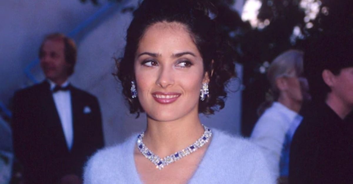 Salma Hayek parece não ter idade na foto recente da H&M em 1999