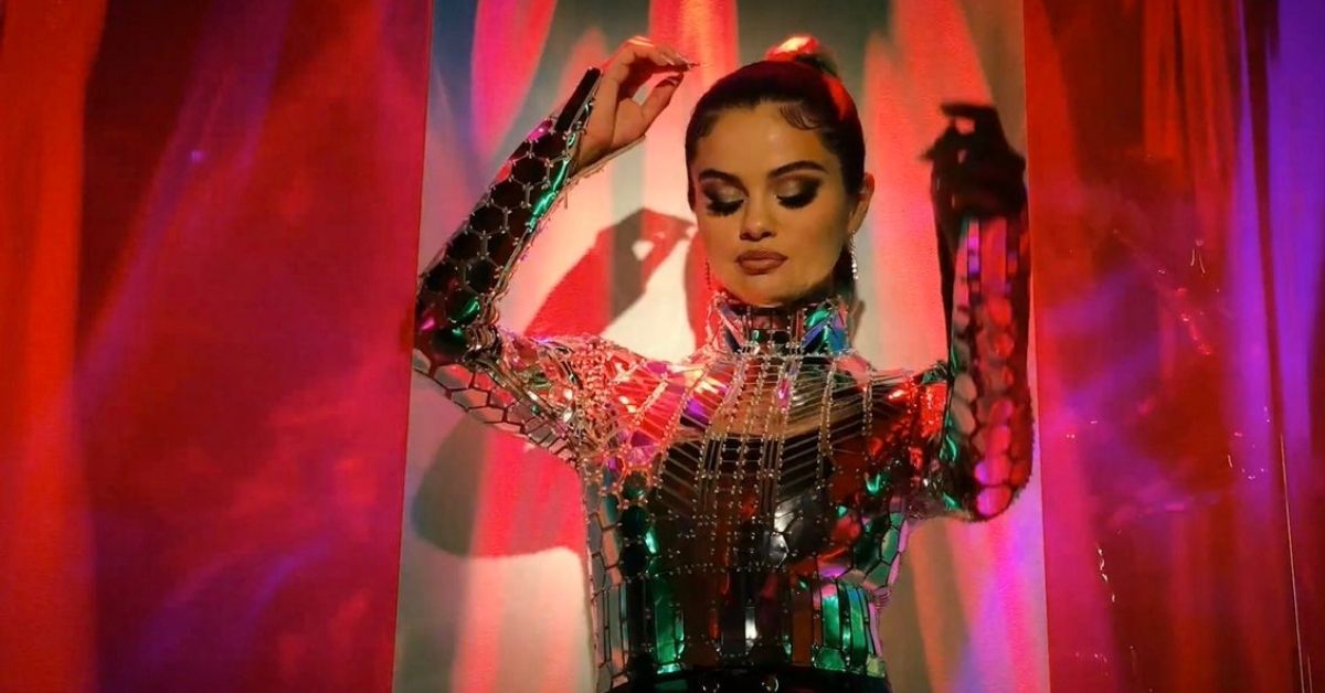 Selena Gomez revela seu visual de maquiagem favorito de videoclipe