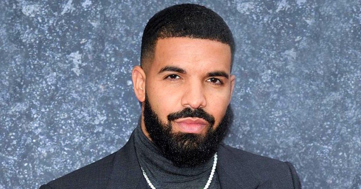 Os fãs chamam Drake de 'lenda' enquanto ele janta em sua placa pelo Spotify Music