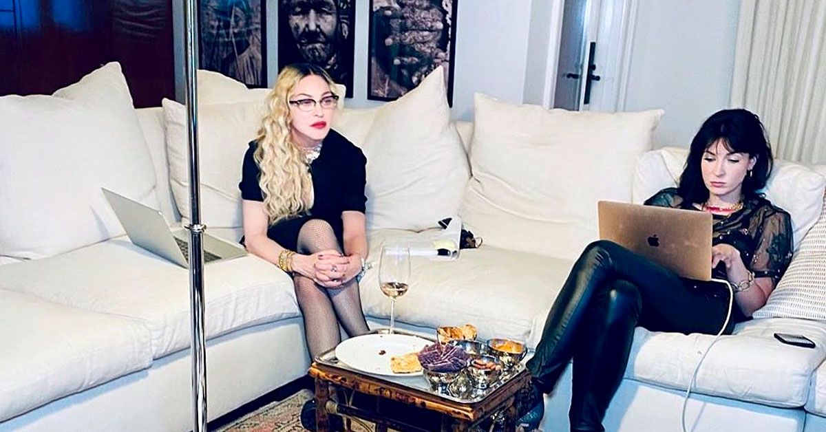 Madonna compartilha vídeo BTS enquanto trabalha com Diablo Cody em seu filme biográfico