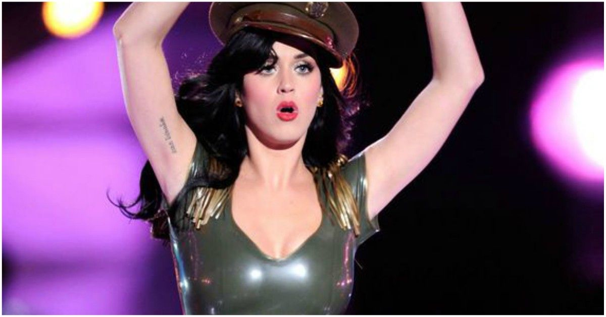 Veja por que Katy Perry está obcecada por roupas de látex