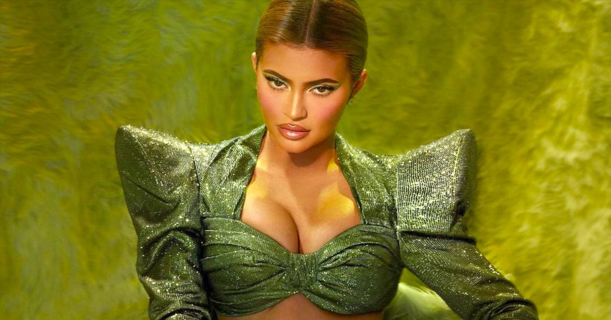 Fãs chateados com Kylie Jenner por não reabastecer sua coleção Grinch esgotada