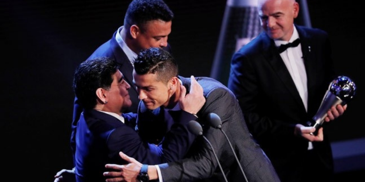 Cristiano Ronaldo presta homenagem ao falecido Diego Maradona
