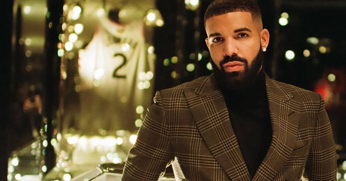 Esta selfie do Drake está circulando no Twitter e os fãs não sabem se é real ou no Photoshop