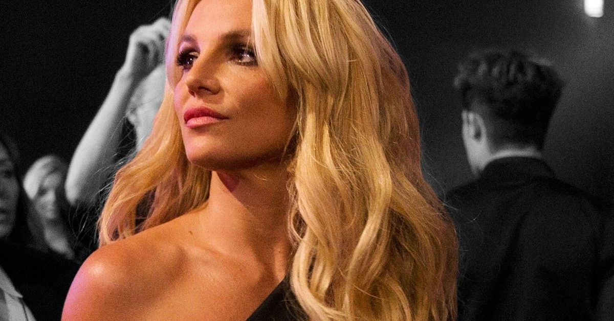 Os fãs querem saber exatamente como Britney Spears se tornará voluntária enquanto estiver presa em casa