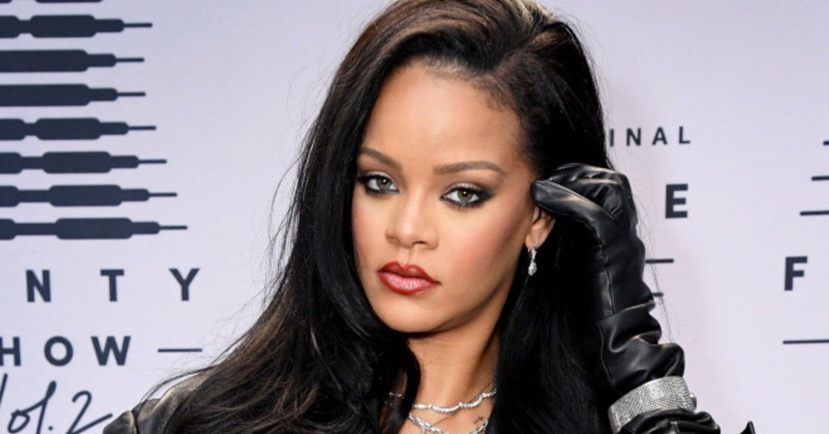 Veja como a linha Savage X Fenty de Rihanna se tornou uma marca de bilhões de dólares