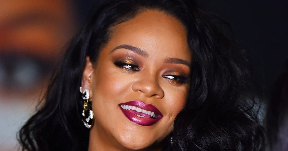 Livro de tamanho gigante exclusivo de Rihanna está à venda ... Mas você pode pagar?