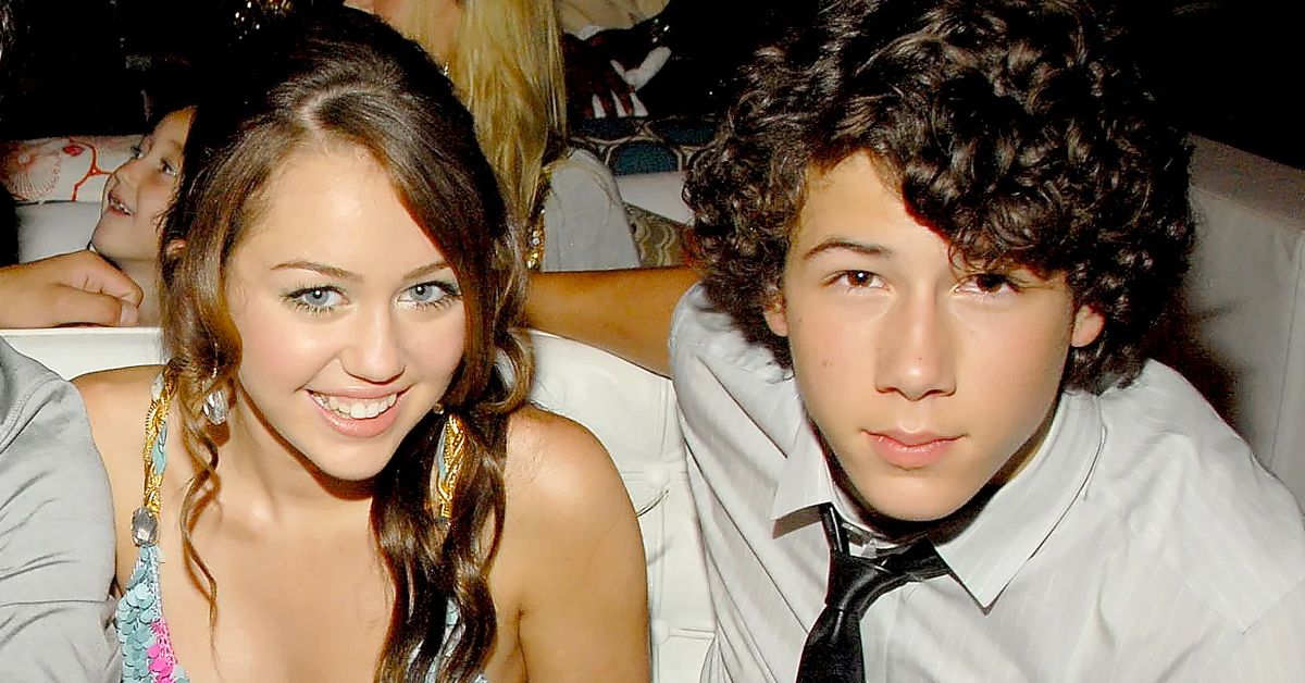 Miley Cyrus e Nick Jonas + outros casais jovens celebridades que esquecemos totalmente