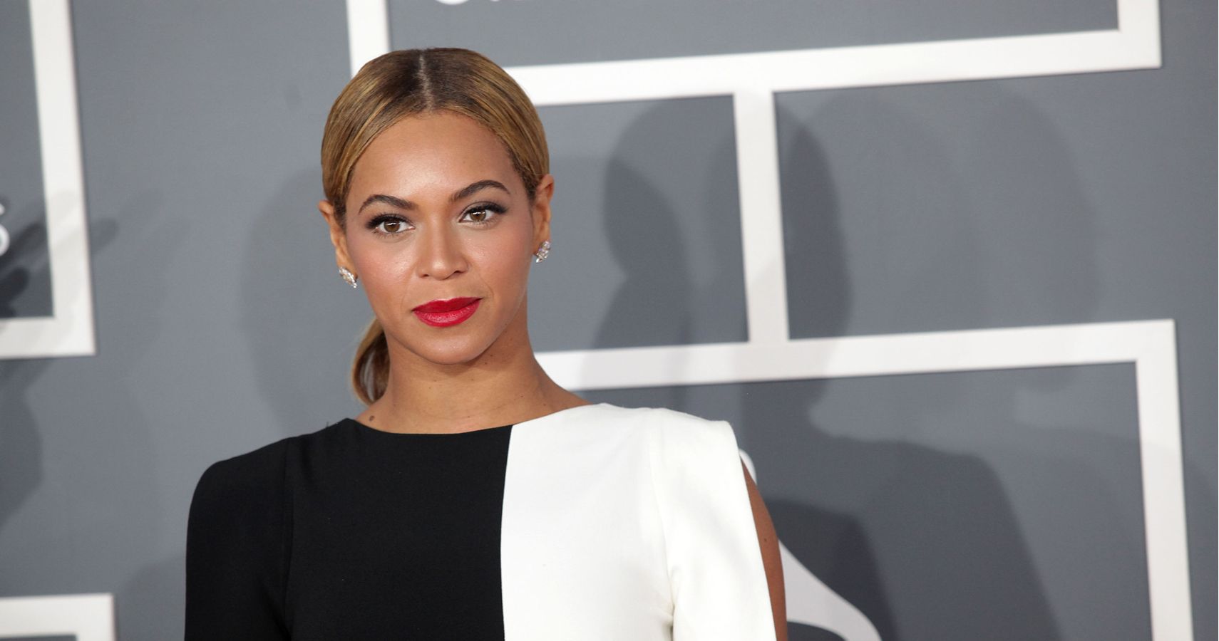Fãs suspeitam que Beyoncé fez Dj Khaled assinar um NDA em uma nova colaboração