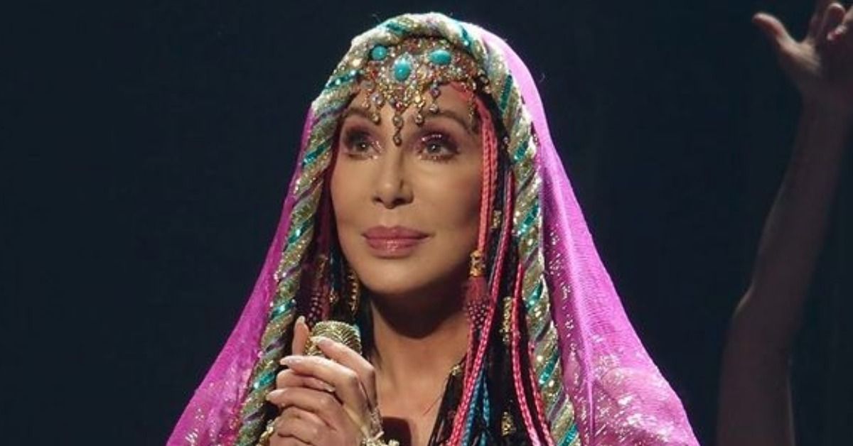 Cher enfrenta críticas acaloradas do recente tweet de George Floyd