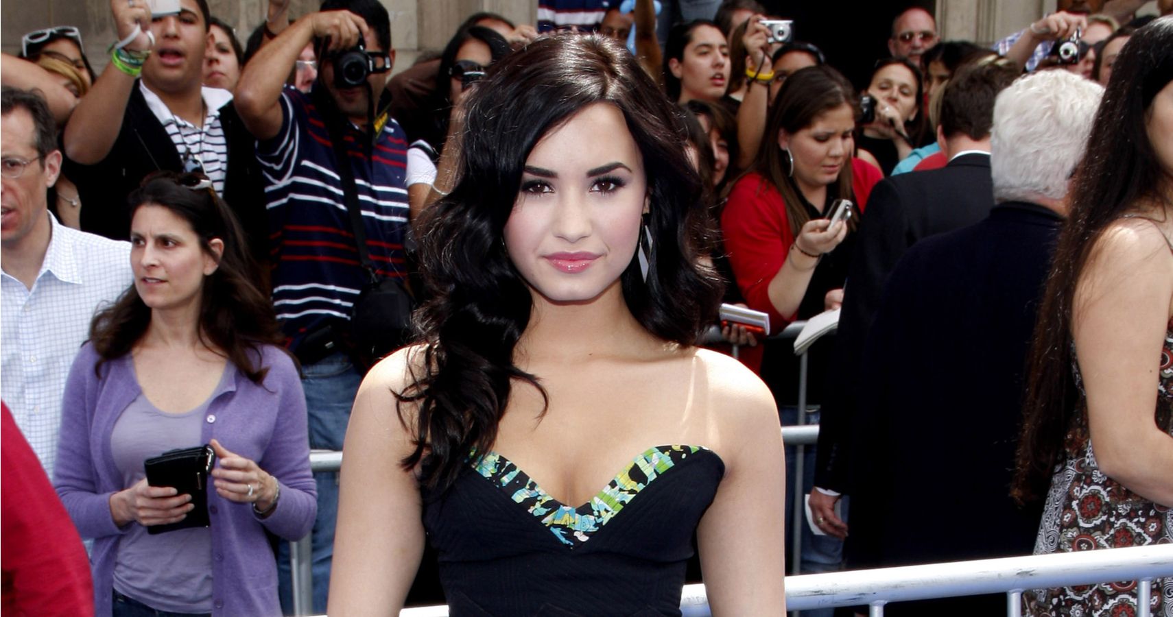 Fãs assumem a postagem de Demi Lovato sobre George Floyd para zombar de seu incidente com iogurte