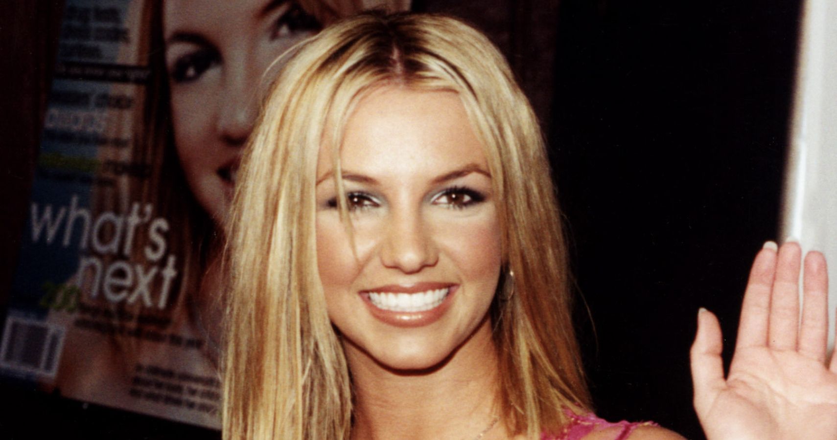 Britney Spears recria o desafio TBT de Reese Witherspoon em um rolo cheio de nostalgia dos anos 2000