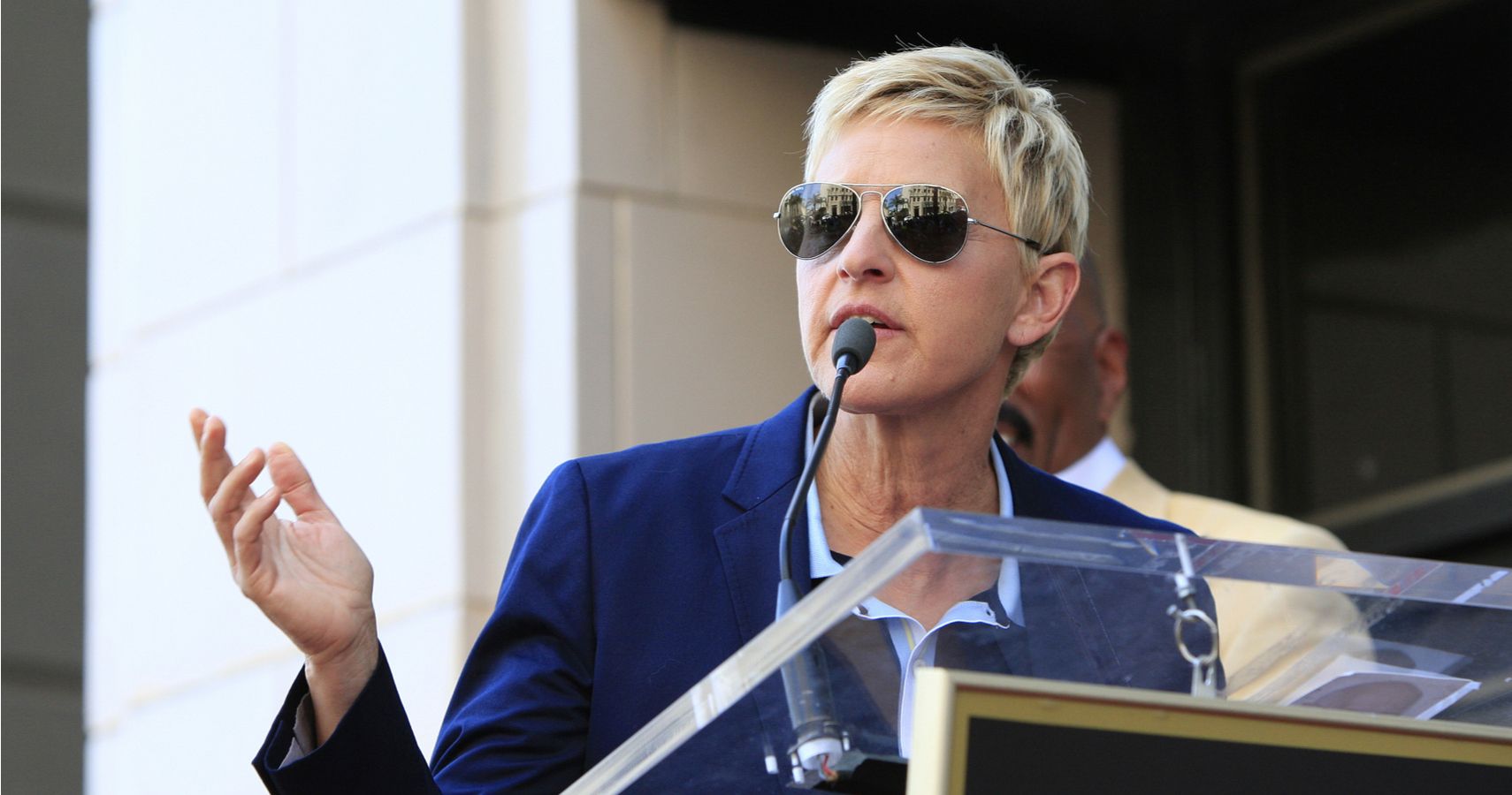 O Twitter reage a Ellen DeGeneres, dizendo que as alegações de tóxico no local de trabalho foram 'orquestradas'
