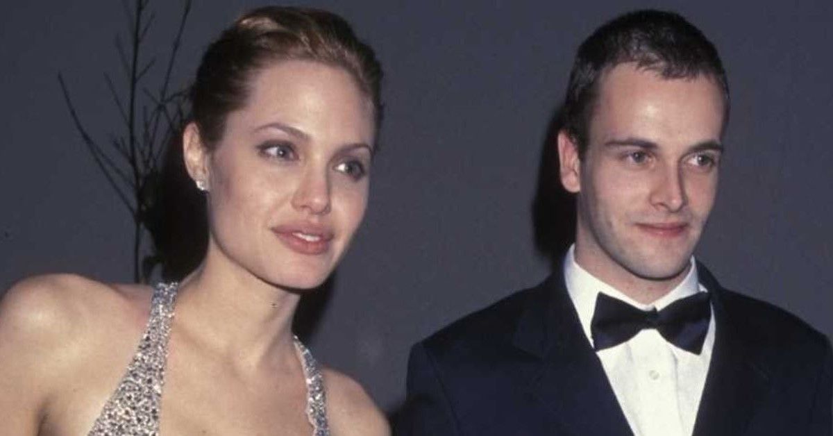 O que Angelina Jolie disse sobre seu primeiro marido, Jonny Lee Miller