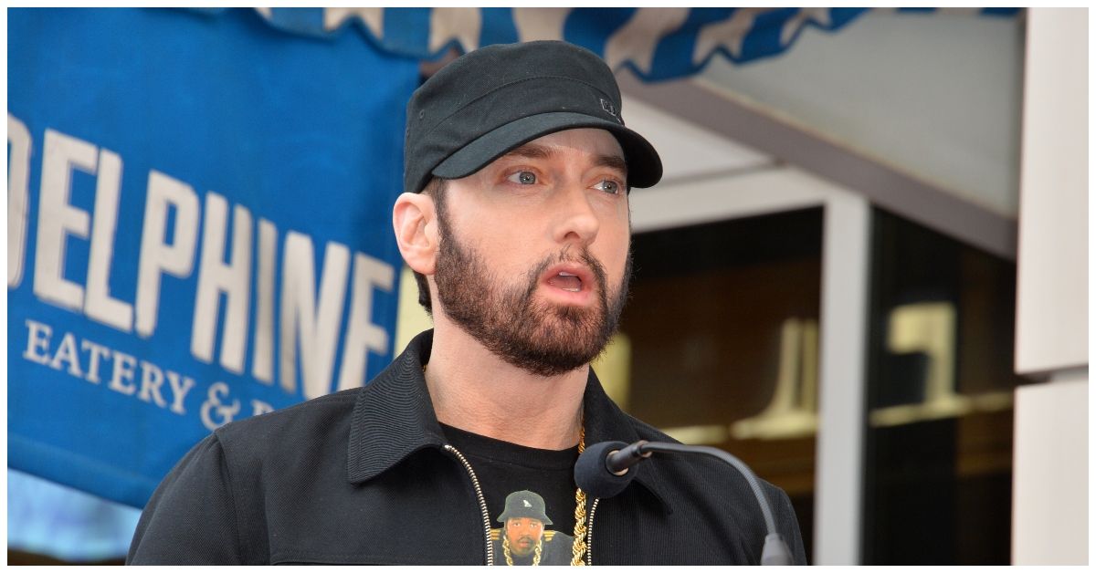Veja por que Eminem assistiu à cerimônia de boas-vindas de sua filha em uma sala diferente