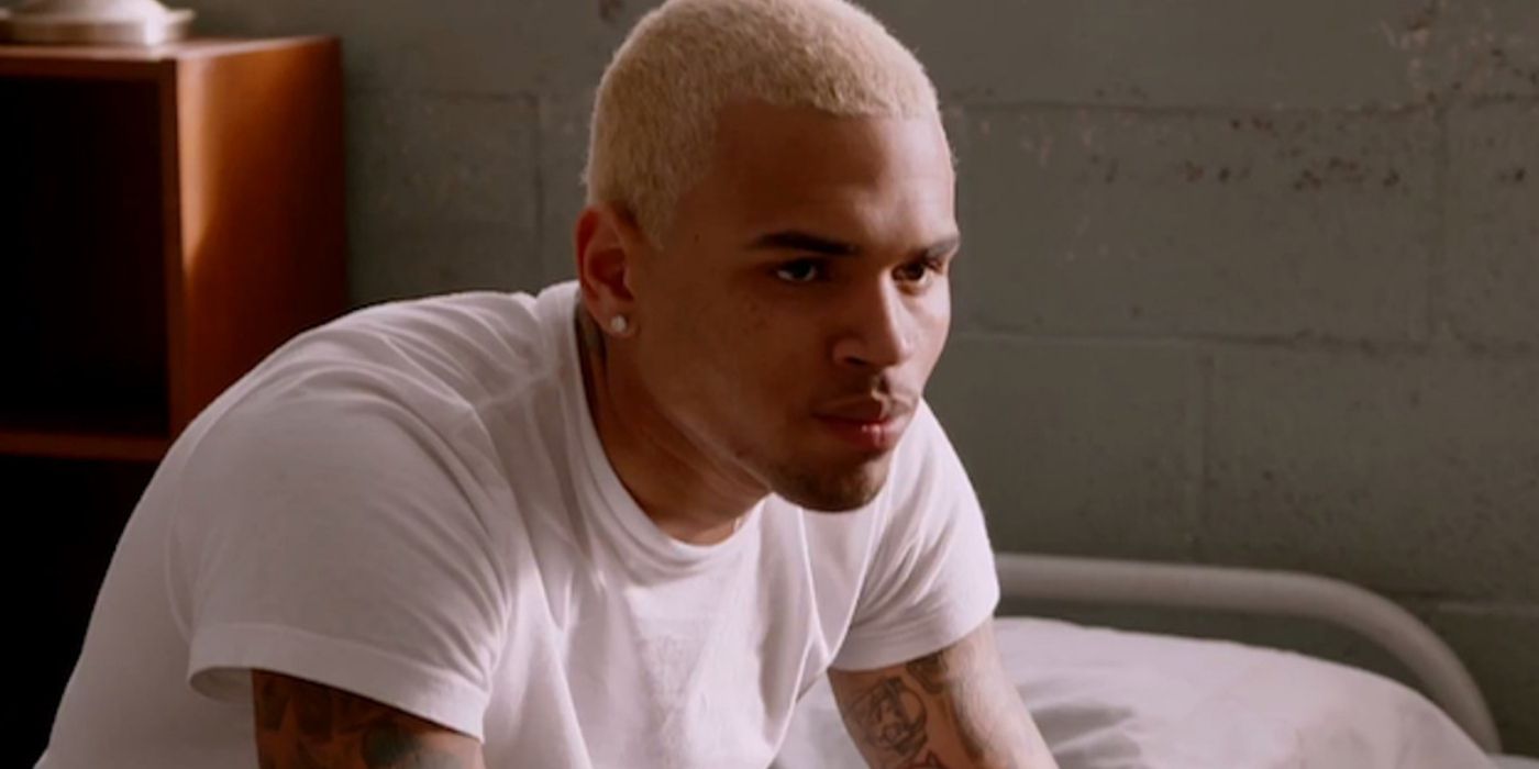 Por que Chris Brown ainda estava no cinema após suas acusações de agressão?