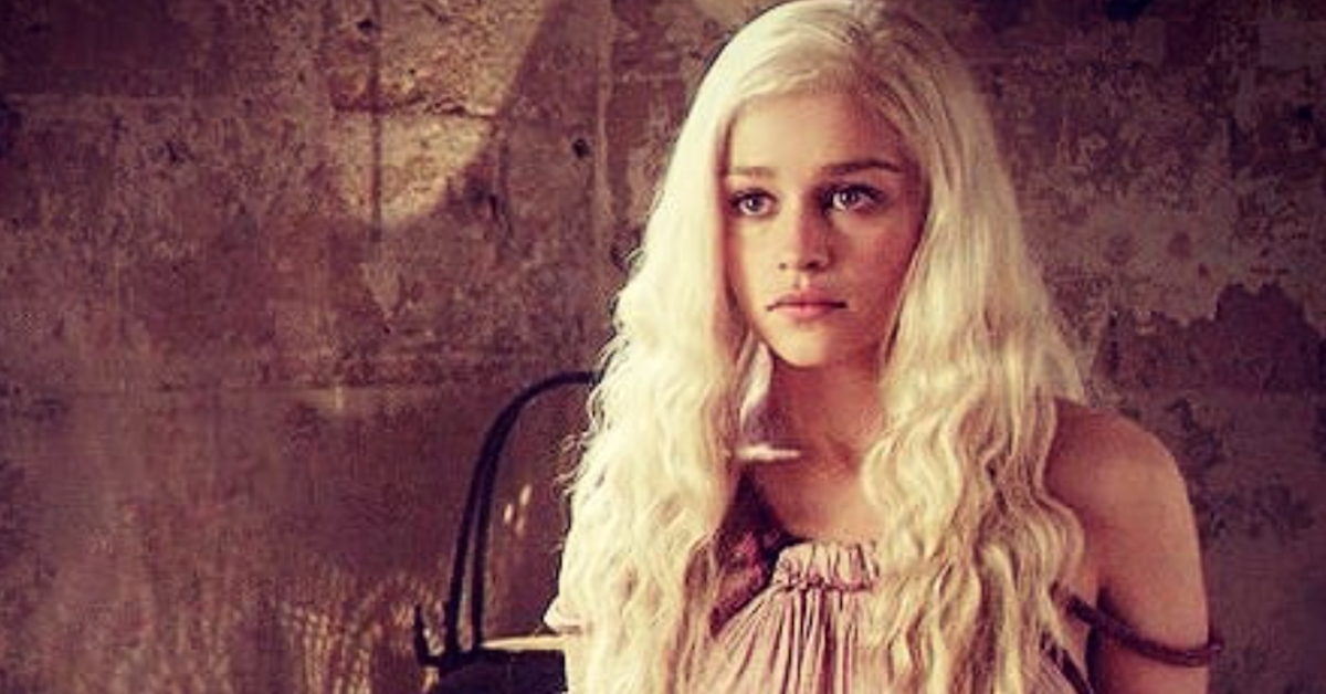 O que Emilia Clarke achou mais difícil em filmar 'Game of Thrones'