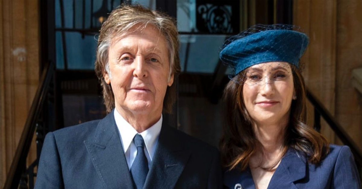 A história de como Barbara Walters apresentou Paul McCartney a sua esposa Nancy Shevell