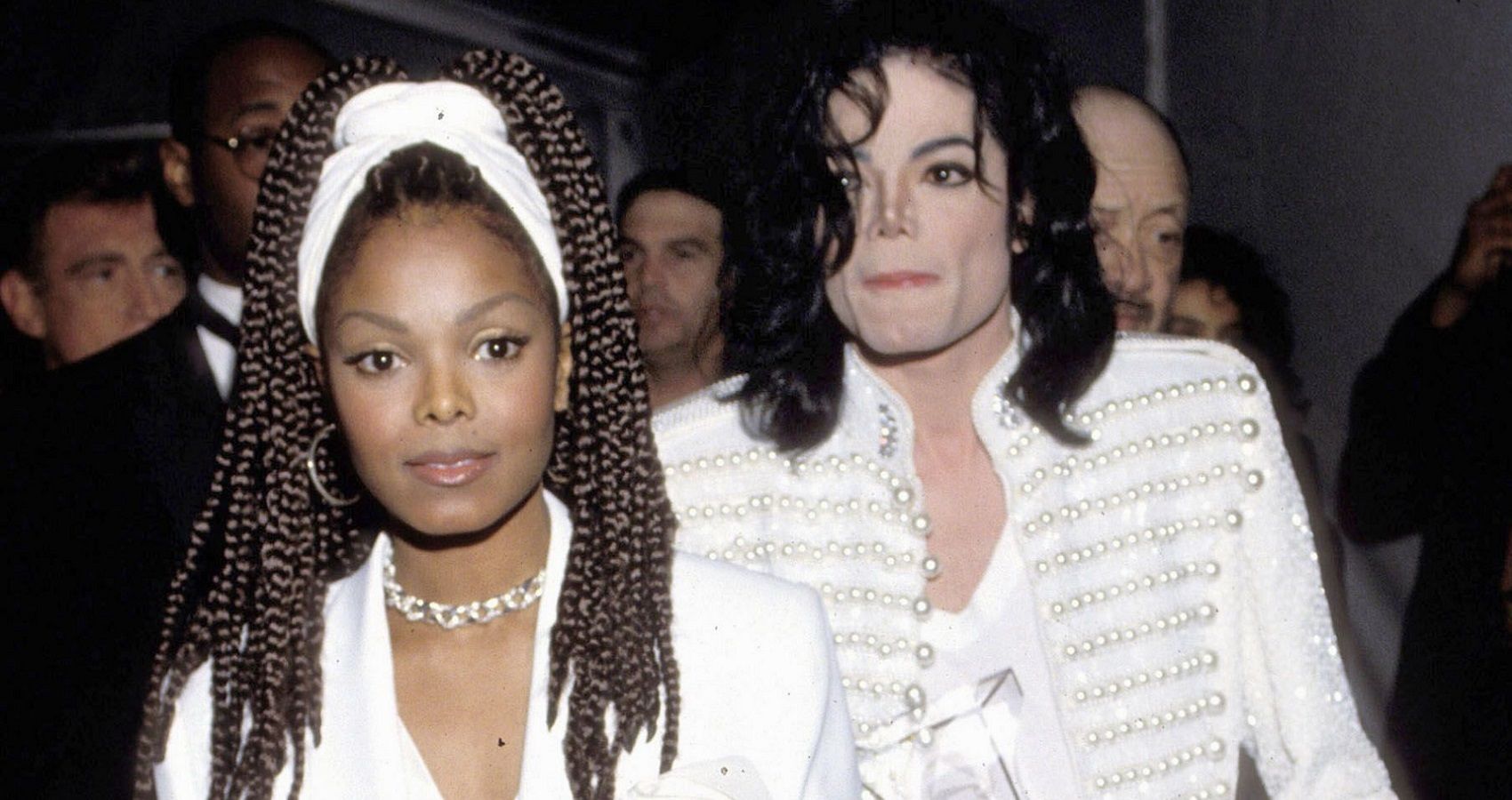 O casamento de Janet Jackson acabou por causa de seu irmão?