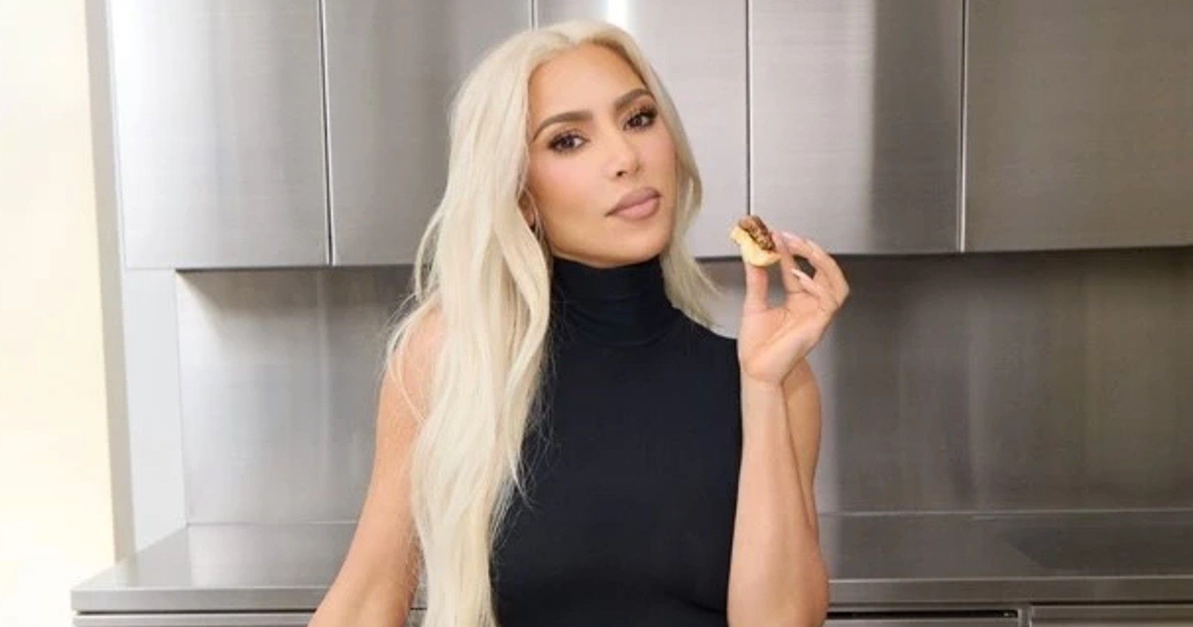 Kim Kardashian não está realmente comendo o que está promovendo neste anúncio