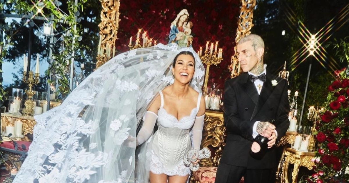 O casamento de Kourtney Kardashian e Travis Barker foi preenchido com esses rostos famosos