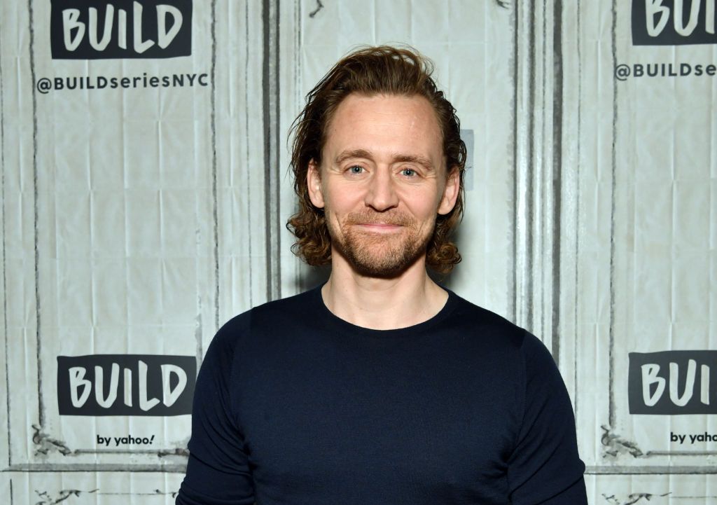 Tom Hiddleston vai ser pai!